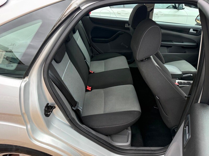 Used Ford Focus 2010 for sale - 77572471: Photo 8