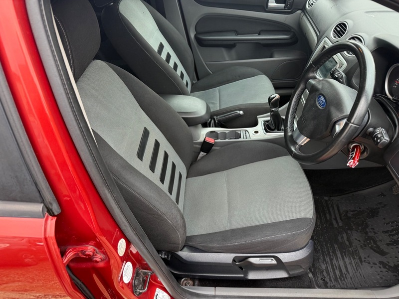 Used Ford Focus 2009 for sale - 76510421: Photo 7