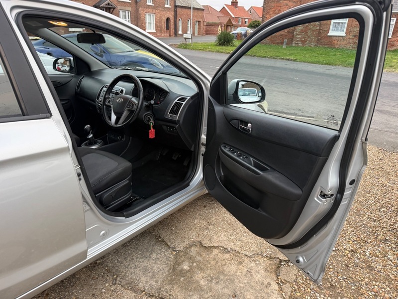 Used Hyundai i20 2012 for sale - 77250972: Photo 5