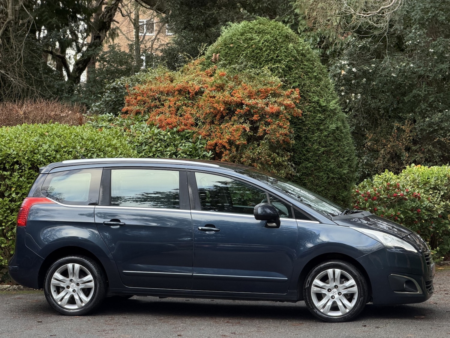 Used Peugeot 5008 2013 for sale - 76941792: Photo 2