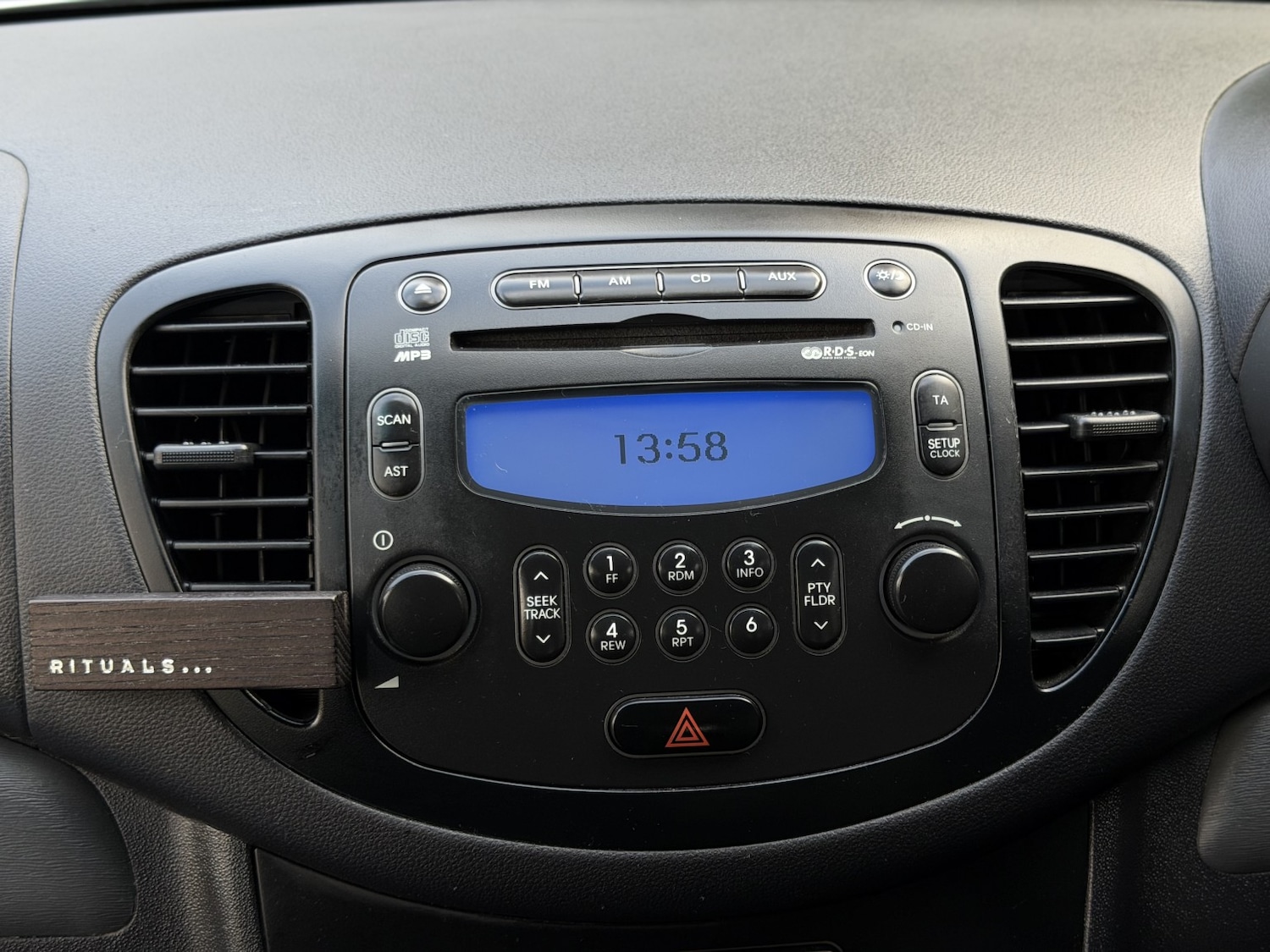 Used Hyundai i10 2012 for sale - 77350102: Photo 15