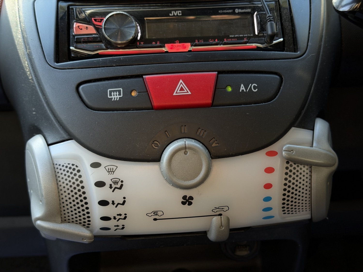 Used Toyota AYGO 2012 for sale - 77729584: Photo 25