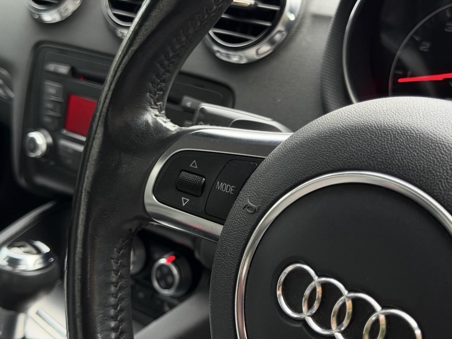 Used Audi TT 2010 for sale - 76941791: Photo 15