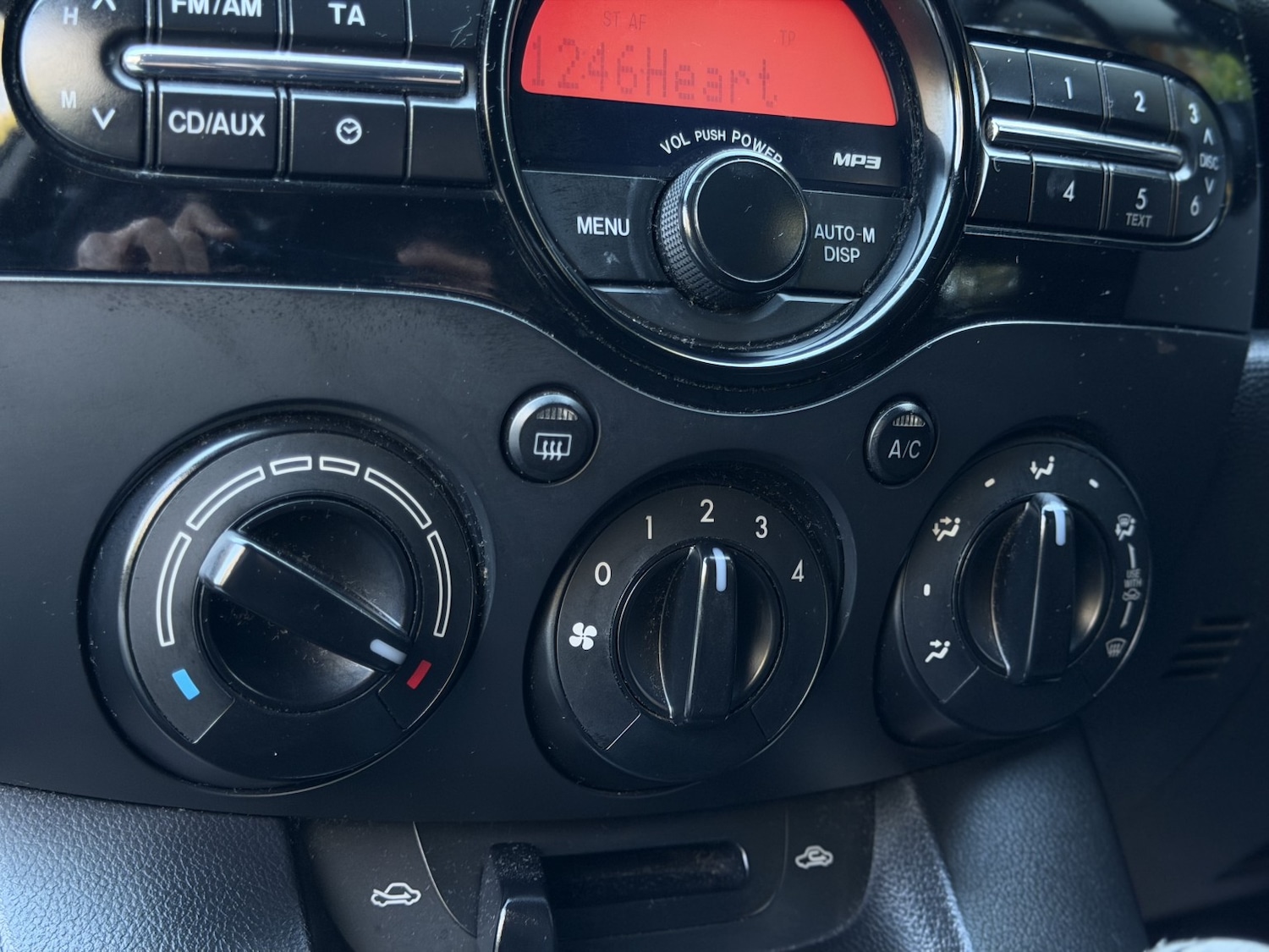 Used Mazda Mazda2 2012 for sale - 76791544: Photo 17