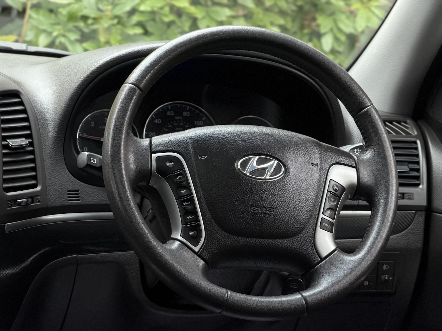 Used Hyundai Santa Fe 2010 for sale - 77921396: Photo 15