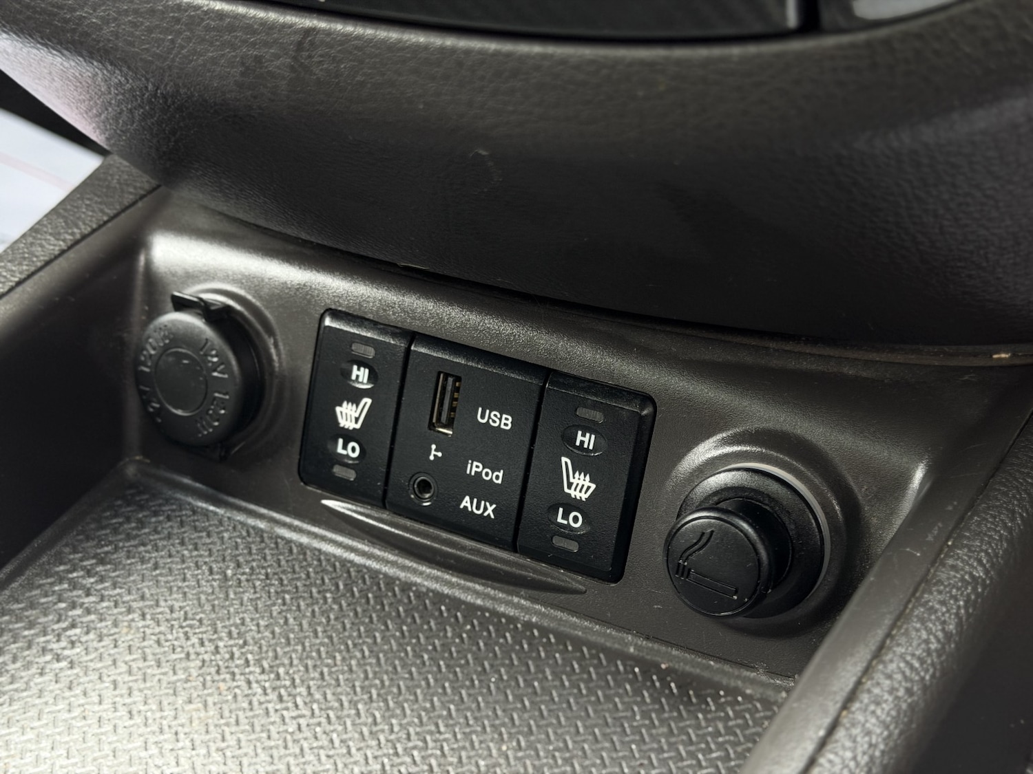 Used Hyundai Santa Fe 2010 for sale - 77921396: Photo 17