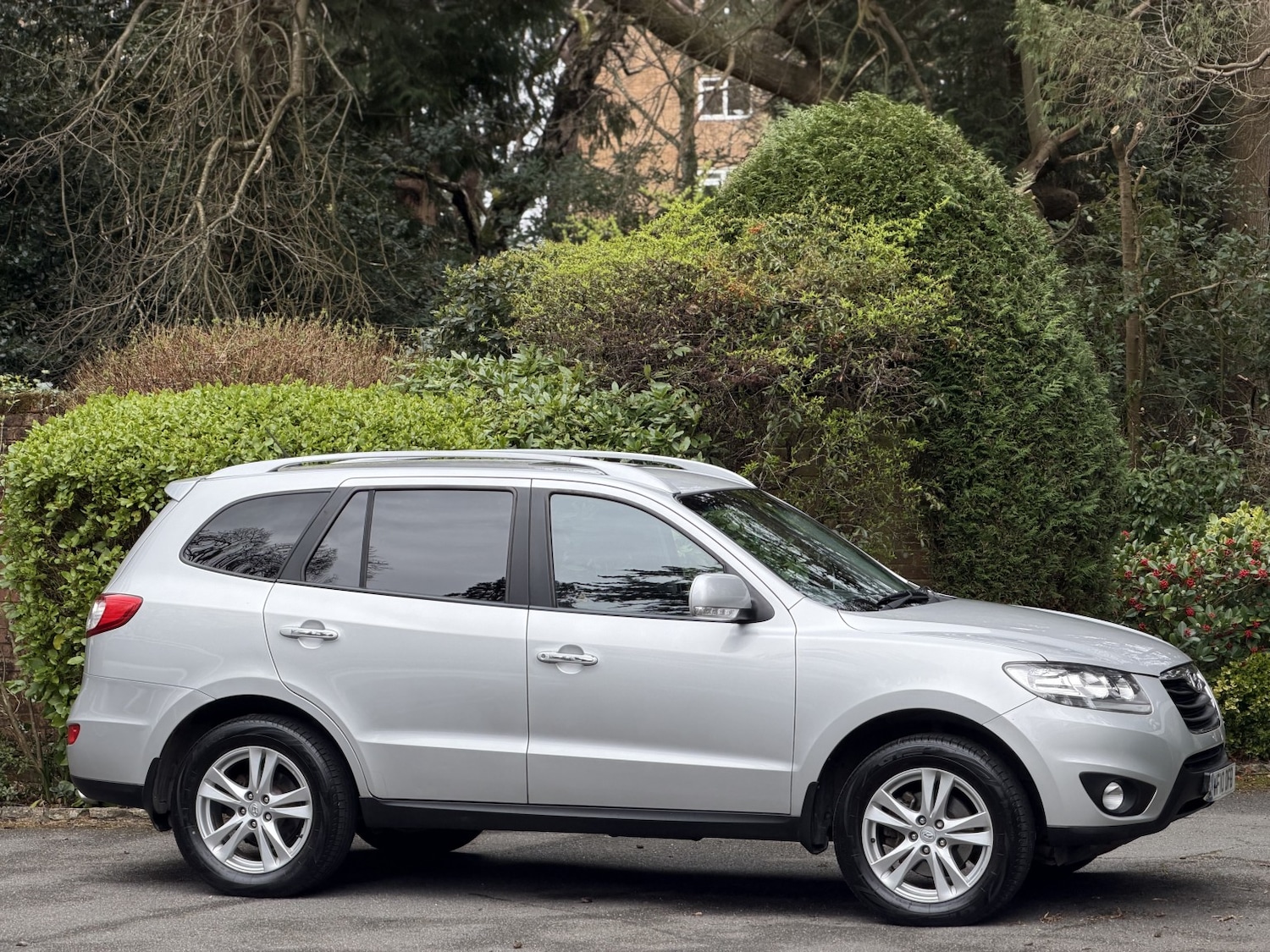 Used Hyundai Santa Fe 2010 for sale - 77921396: Photo 2