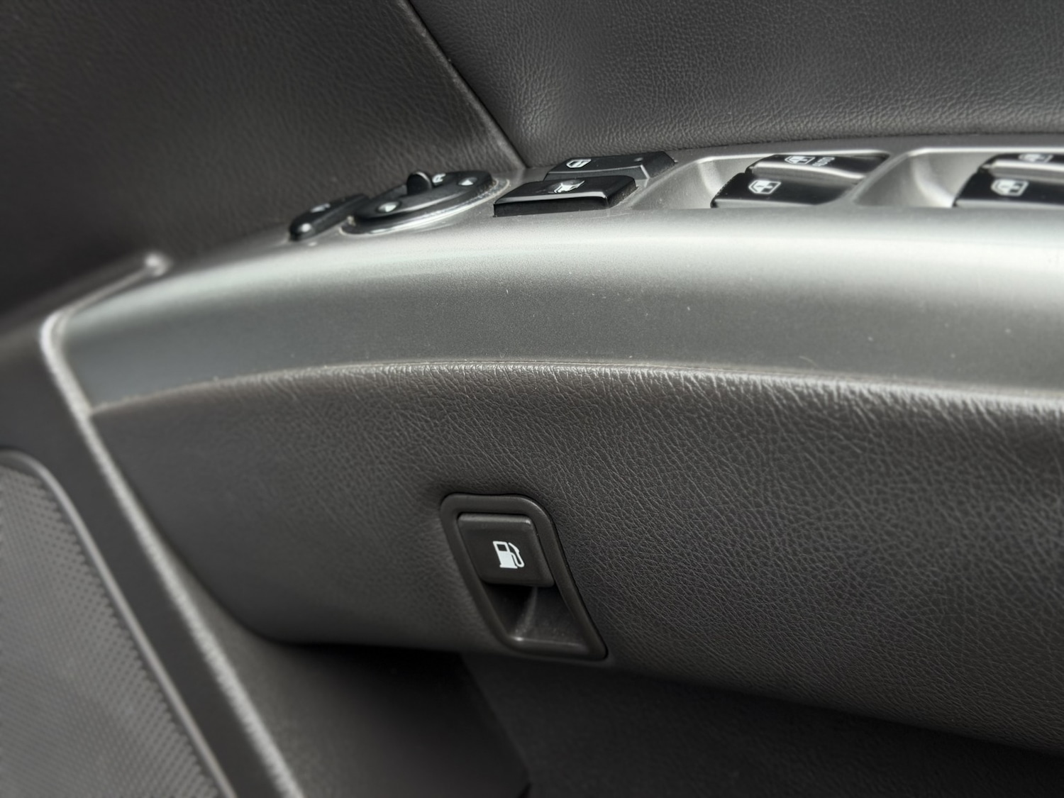 Used Hyundai Santa Fe 2010 for sale - 77921396: Photo 24