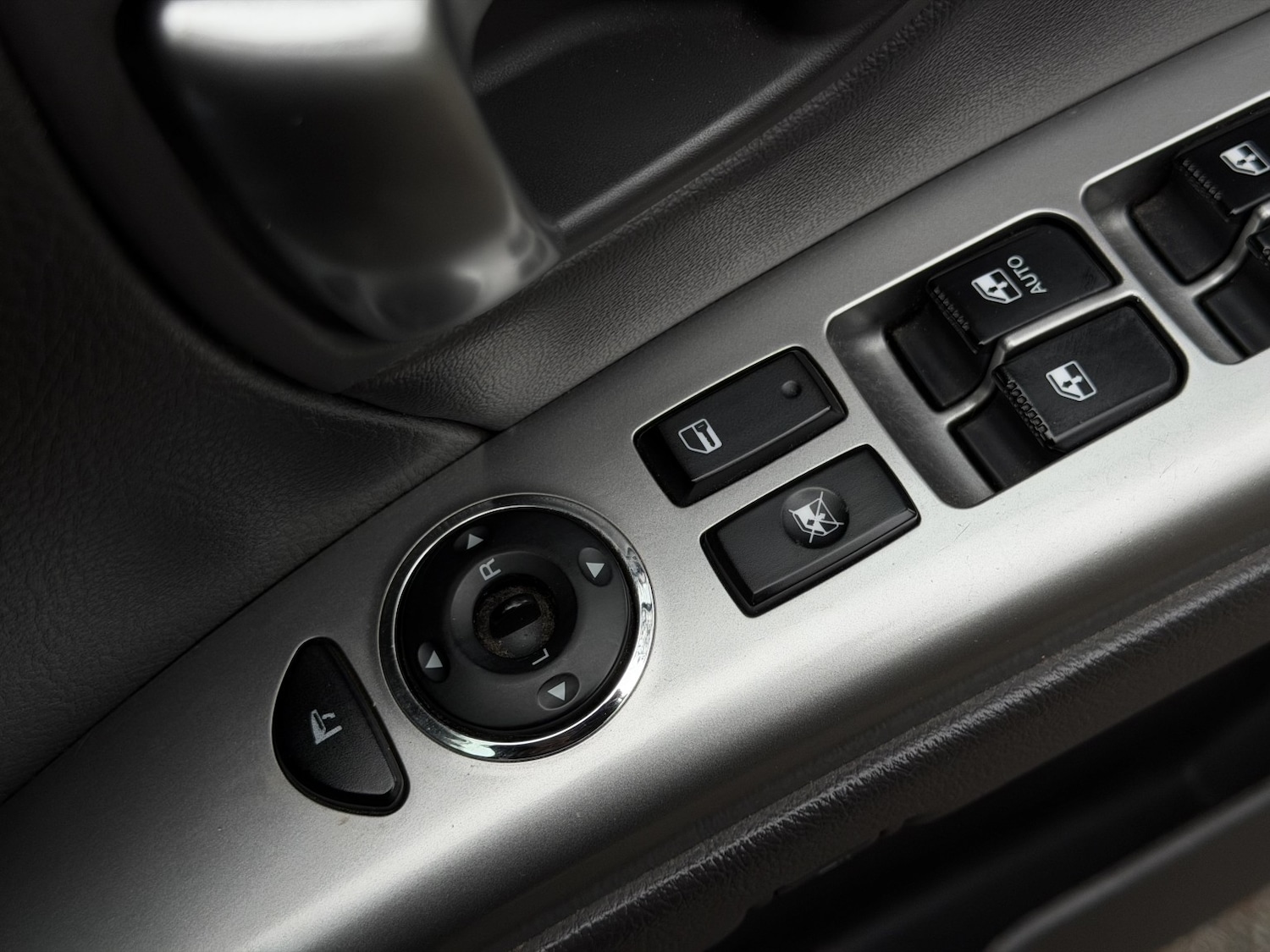 Used Hyundai Santa Fe 2010 for sale - 77921396: Photo 25