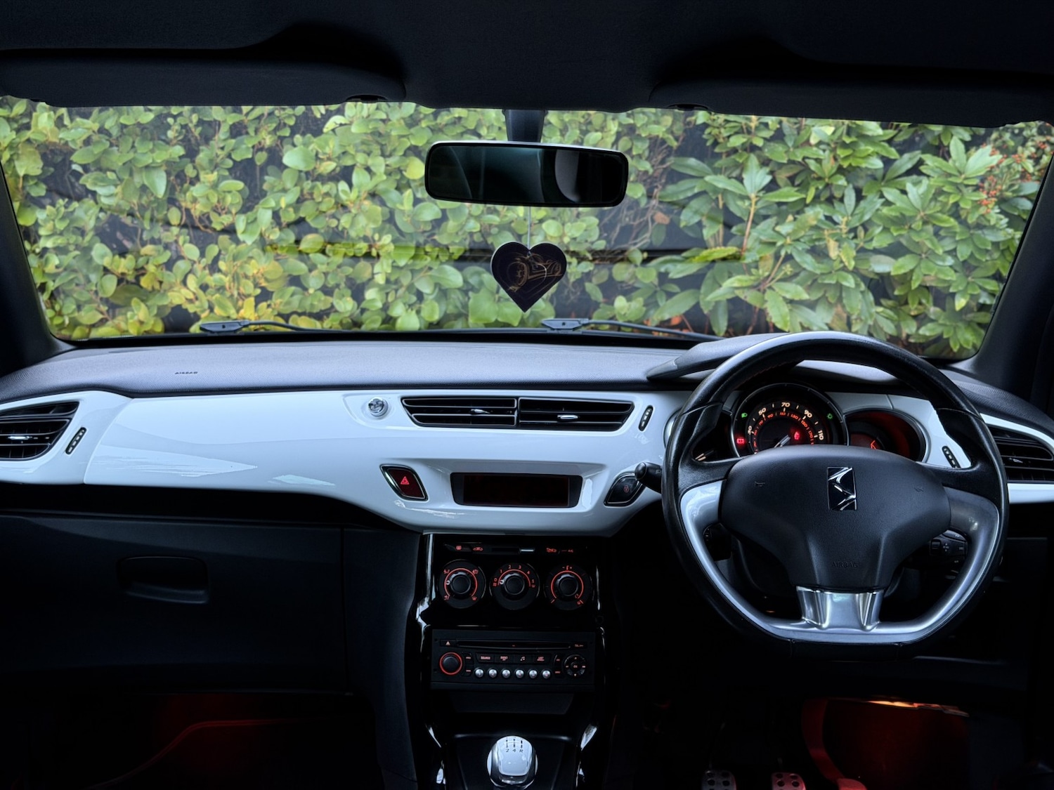 Used Citroen DS3 2011 for sale - 76662740: Photo 11