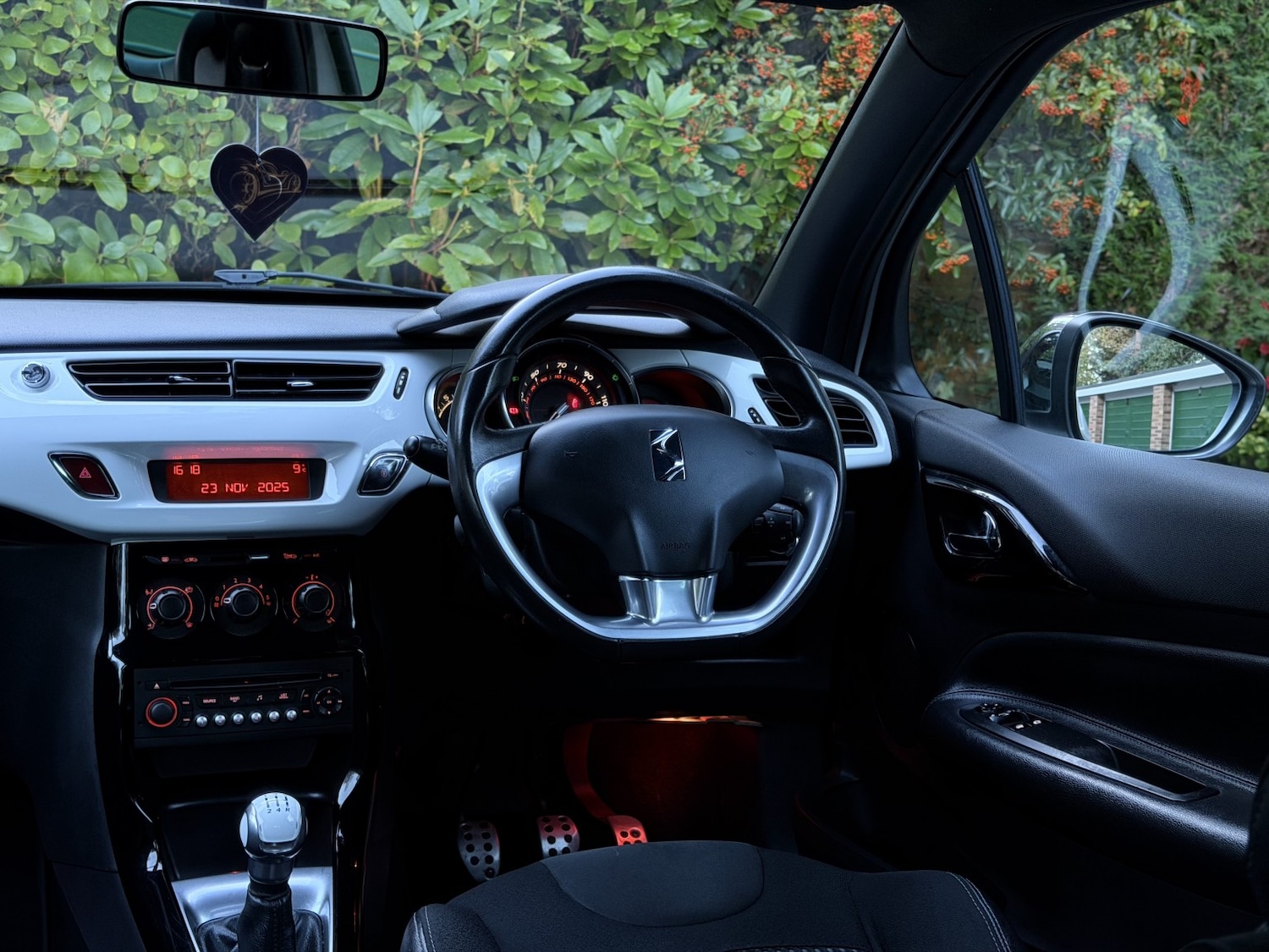 Used Citroen DS3 2011 for sale - 76662740: Photo 14