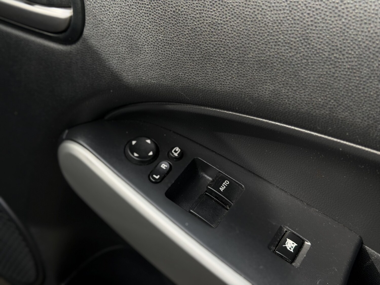 Used Mazda Mazda2 2011 for sale - 78182835: Photo 24