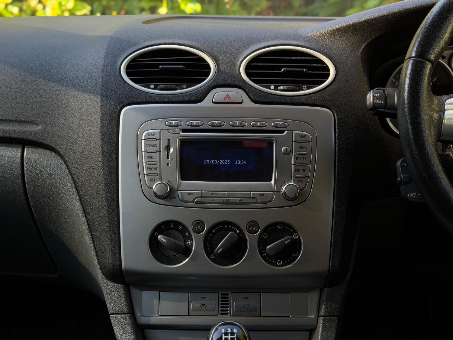 Used Ford Focus 2011 for sale - 76107287: Photo 16