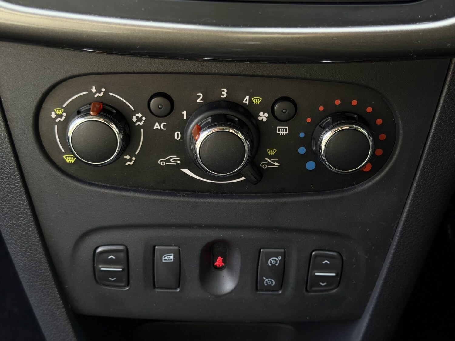 Used Dacia Sandero 2015 for sale - 77501492: Photo 18