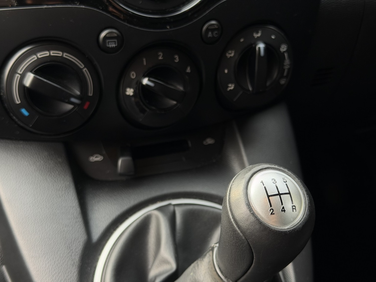 Used Mazda Mazda2 2013 for sale - 77991746: Photo 17