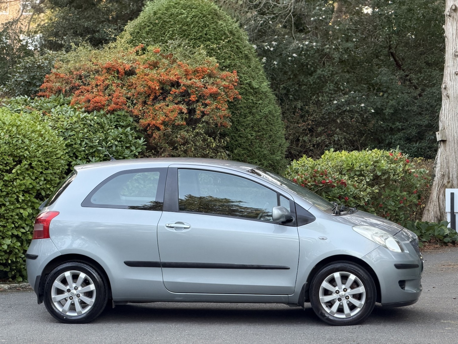 Used Toyota Yaris 2007 for sale - 77073083: Photo 2