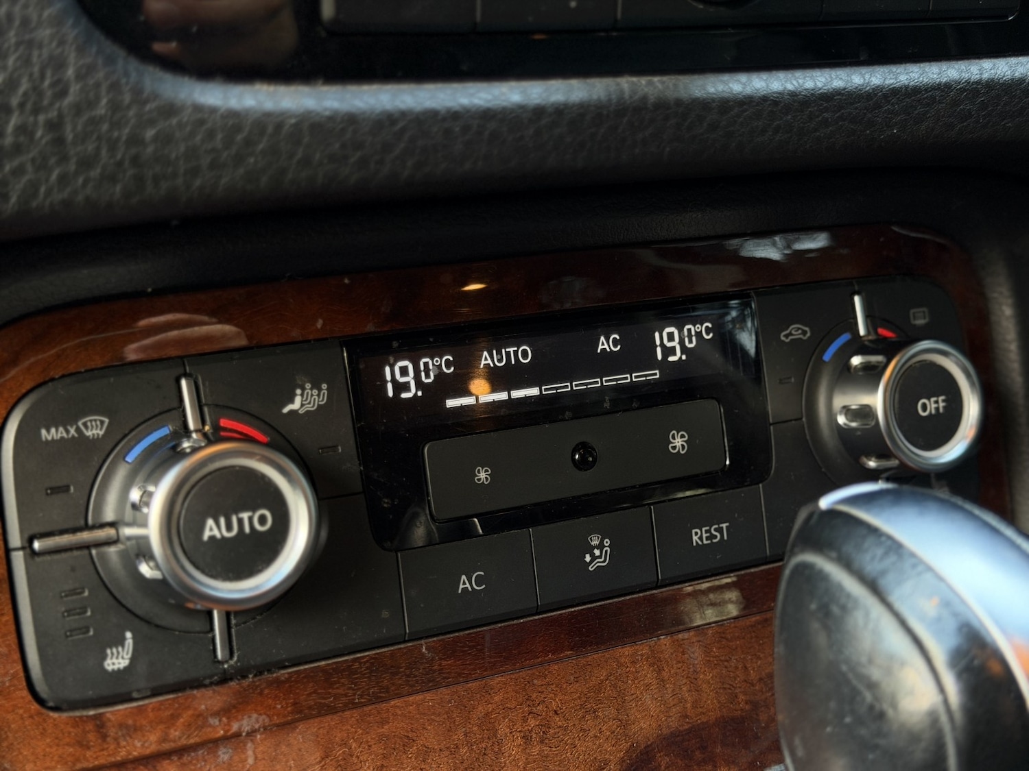 Used Volkswagen Touareg 2011 for sale - 77431390: Photo 25