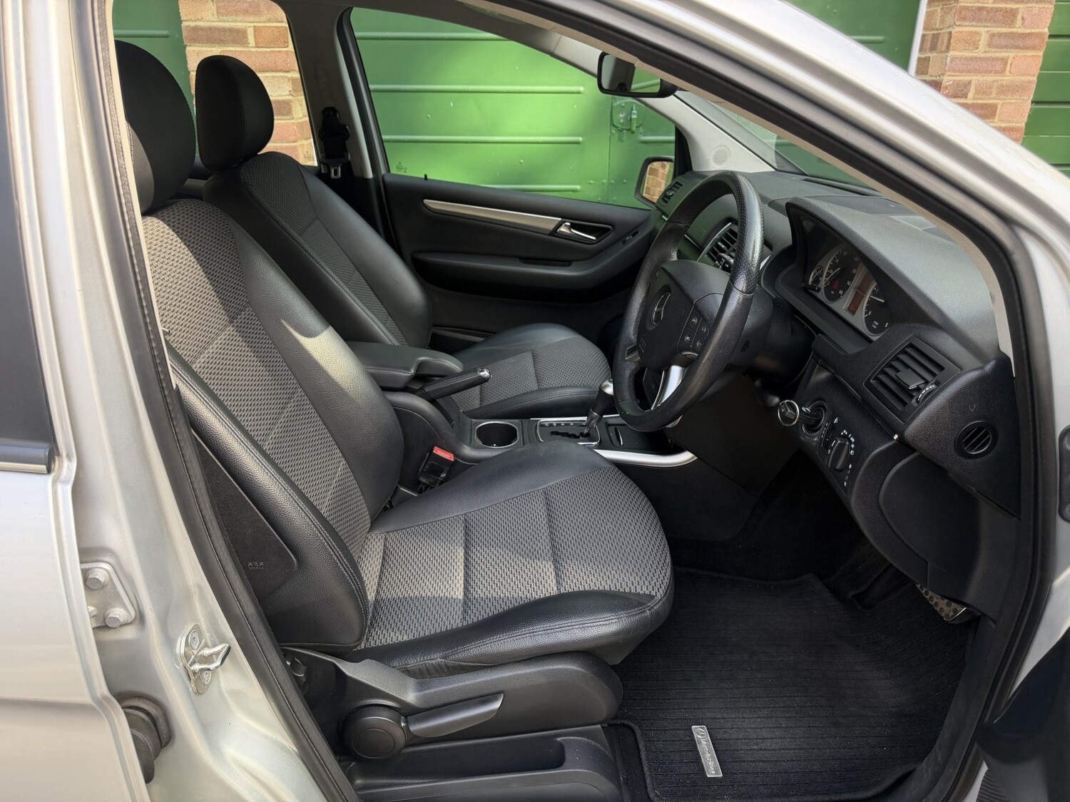 Used Mercedes-Benz B Class 2011 for sale - 78182997: Photo 27