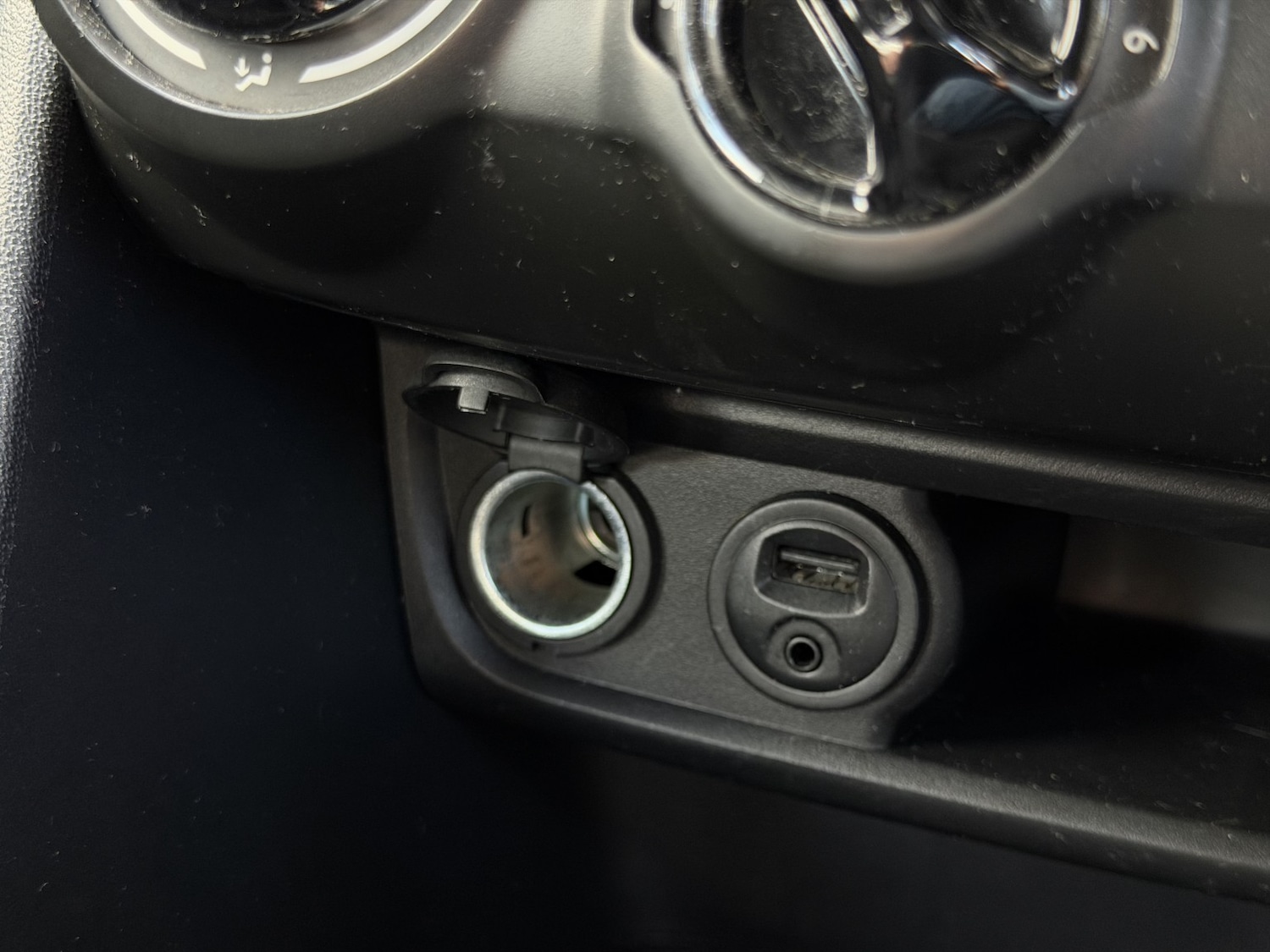 Used Peugeot 208 2014 for sale - 77851399: Photo 15