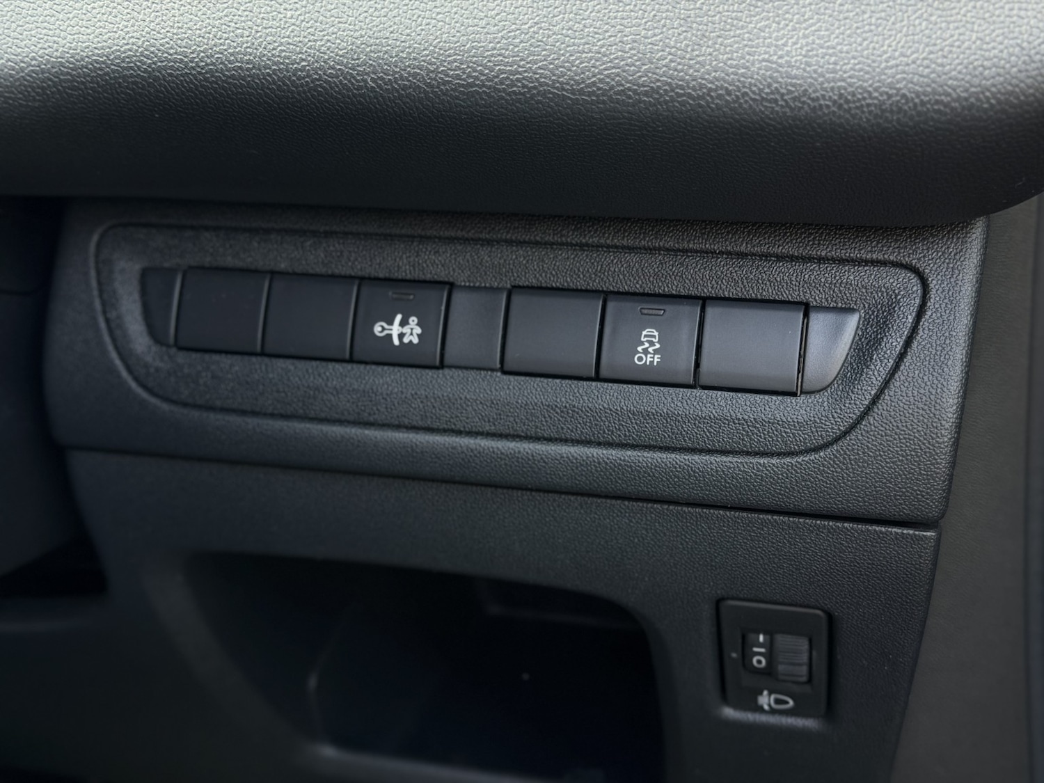 Used Peugeot 208 2014 for sale - 77851399: Photo 20