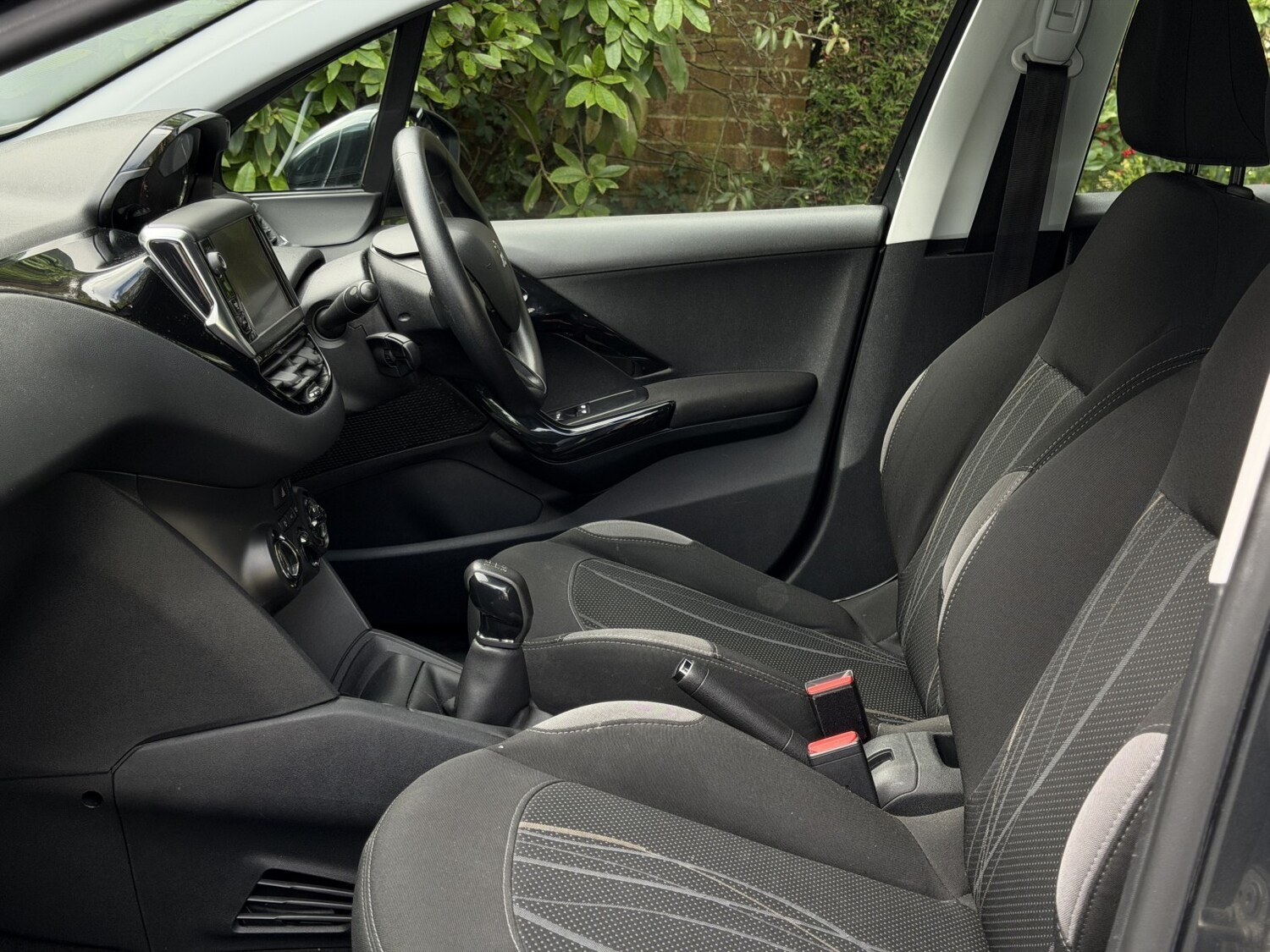 Used Peugeot 208 2014 for sale - 77851399: Photo 24