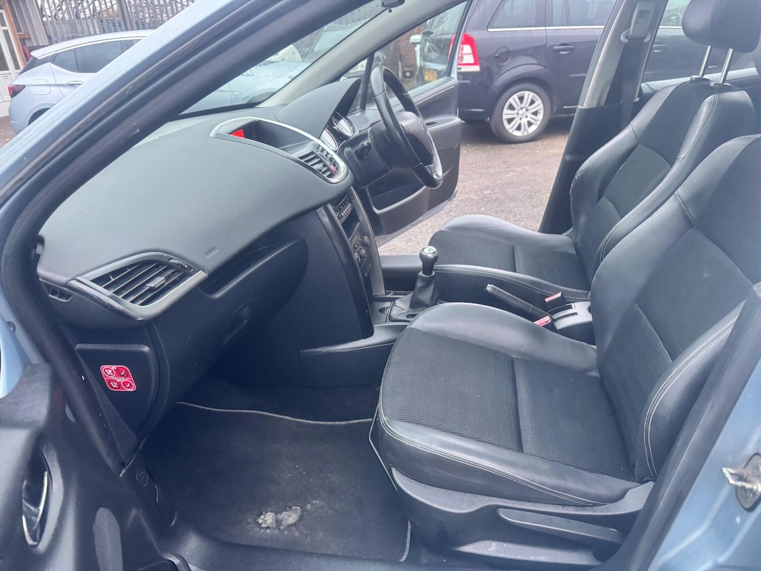 Used Peugeot 207 2011 for sale - 76855785: Photo 31