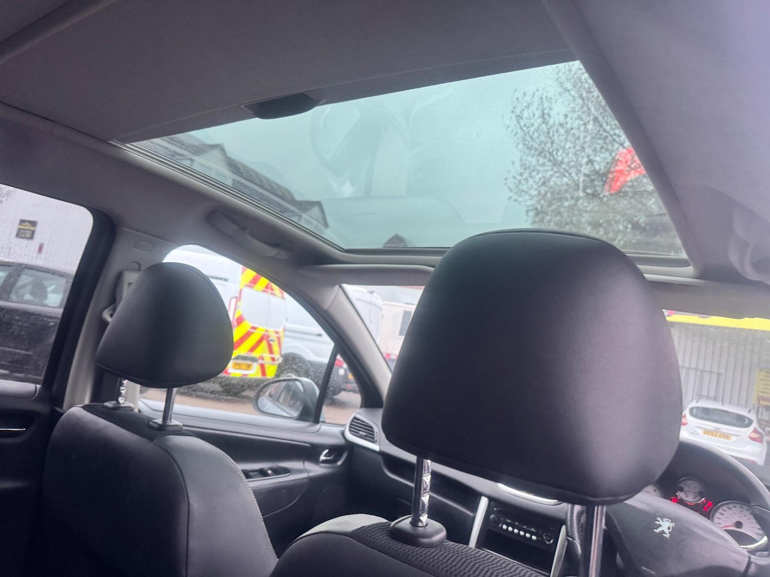 Used Peugeot 207 2011 for sale - 76855785: Photo 32