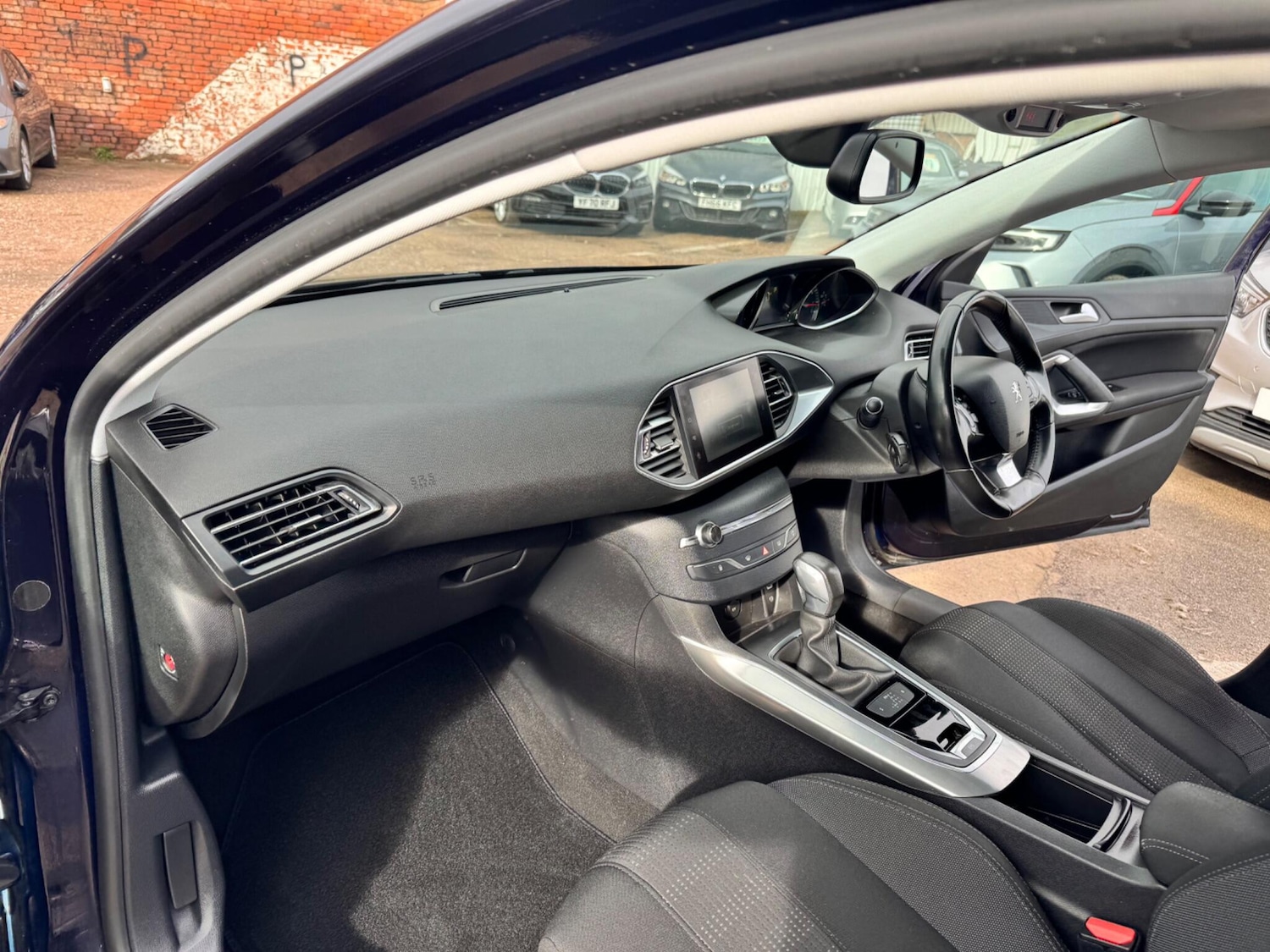 Used Peugeot 308 2015 for sale - 77633761: Photo 12