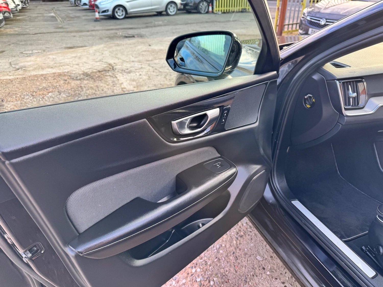 Used Volvo S60 2020 for sale - 77082027: Photo 35