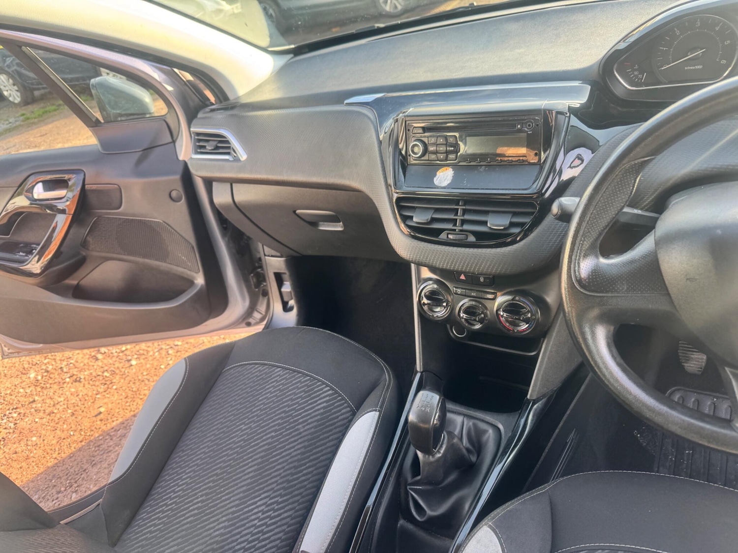 Used Peugeot 2008 2014 for sale - 76572493: Photo 11