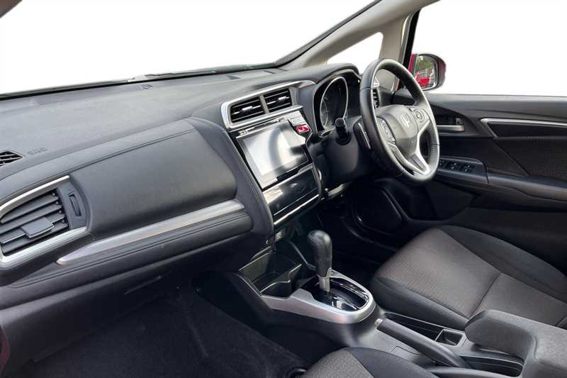Used Honda Jazz 2017 for sale - 76610059: Photo 2