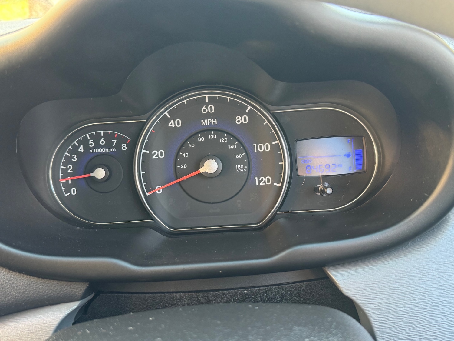 Used Hyundai i10 2011 for sale - 76427850: Photo 2