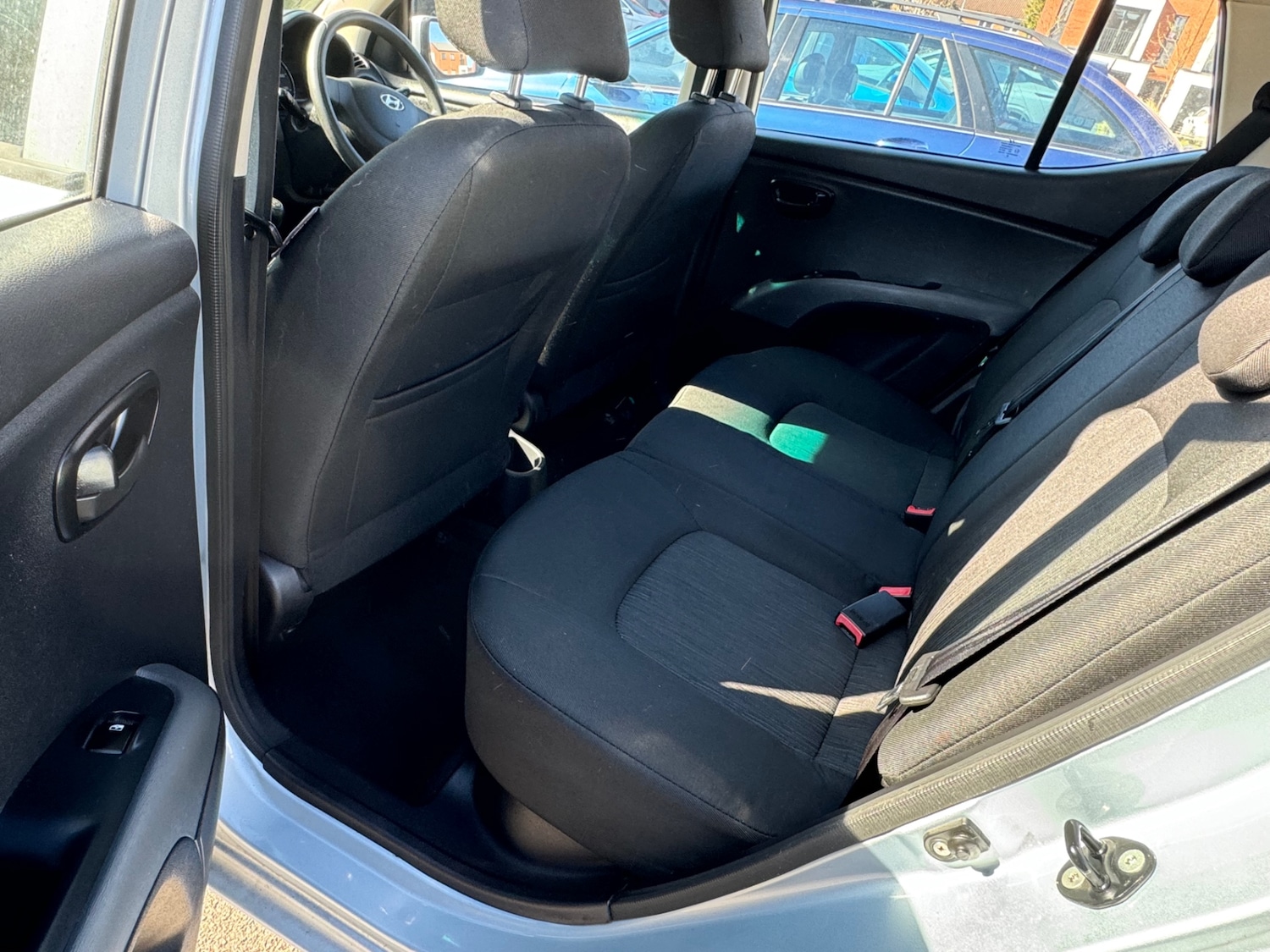 Used Hyundai i10 2011 for sale - 76427850: Photo 8