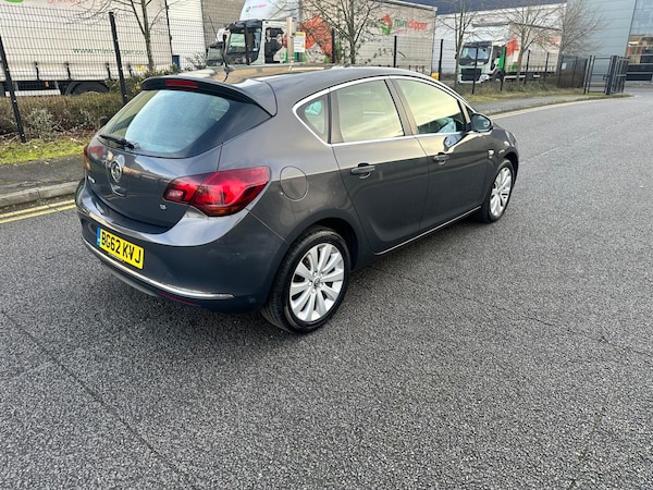 Used Vauxhall Astra 2012 for sale - 73705943: Photo 2
