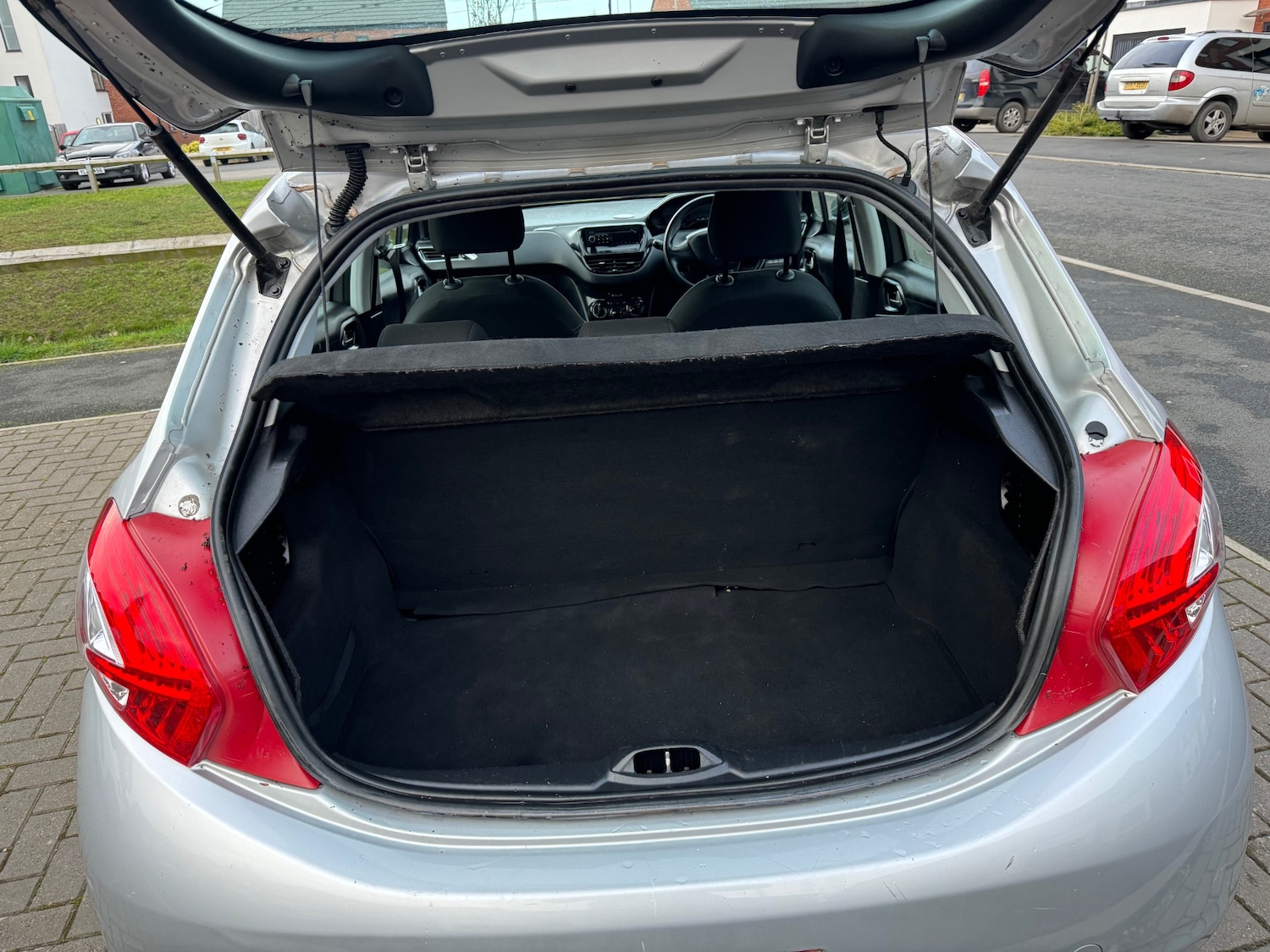 Used Peugeot 208 2013 for sale - 77099994: Photo 12