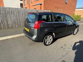 Used Peugeot 5008 2012 for sale - 77159637: Photo