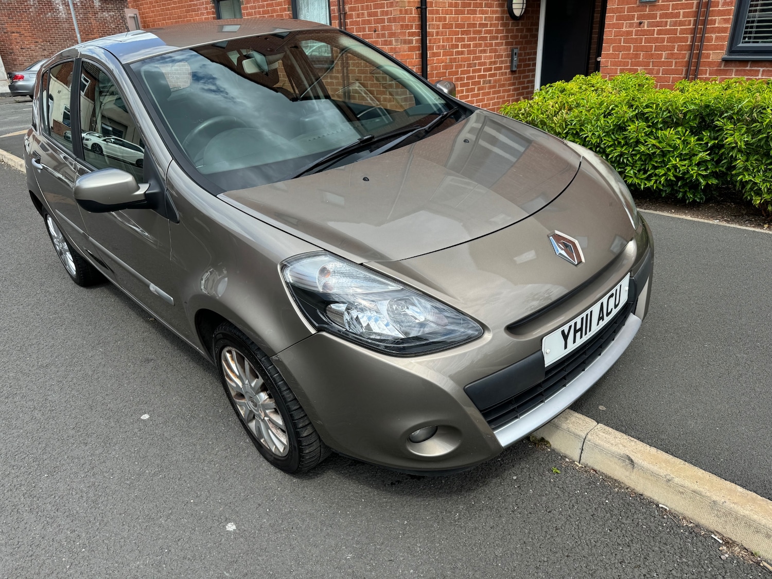 Used Renault Clio 2011 for sale - 76696258: Photo 1