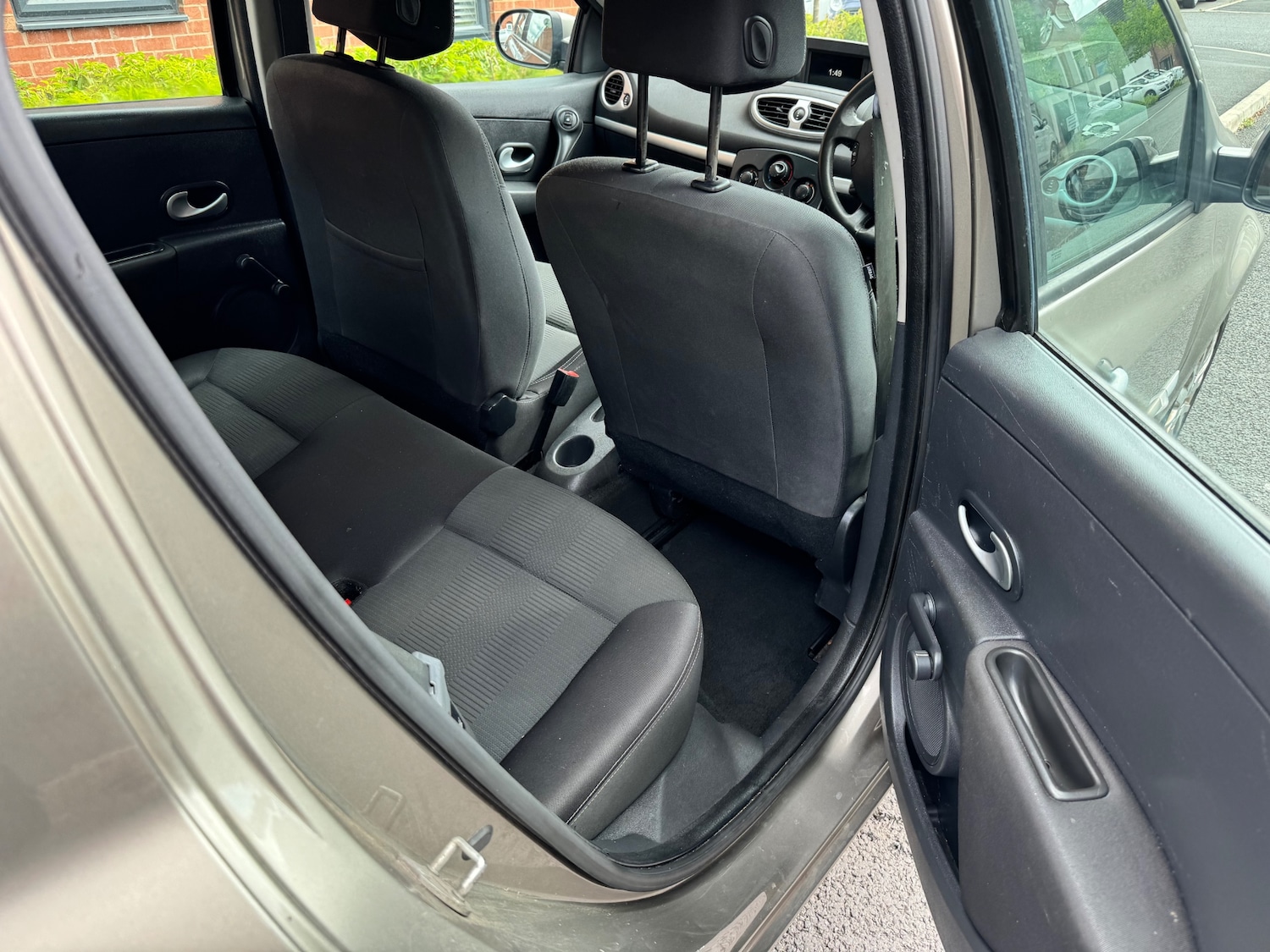 Used Renault Clio 2011 for sale - 76696258: Photo 11