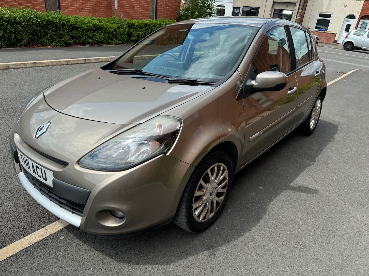 Used Renault Clio 2011 for sale - 76696258: Photo 2