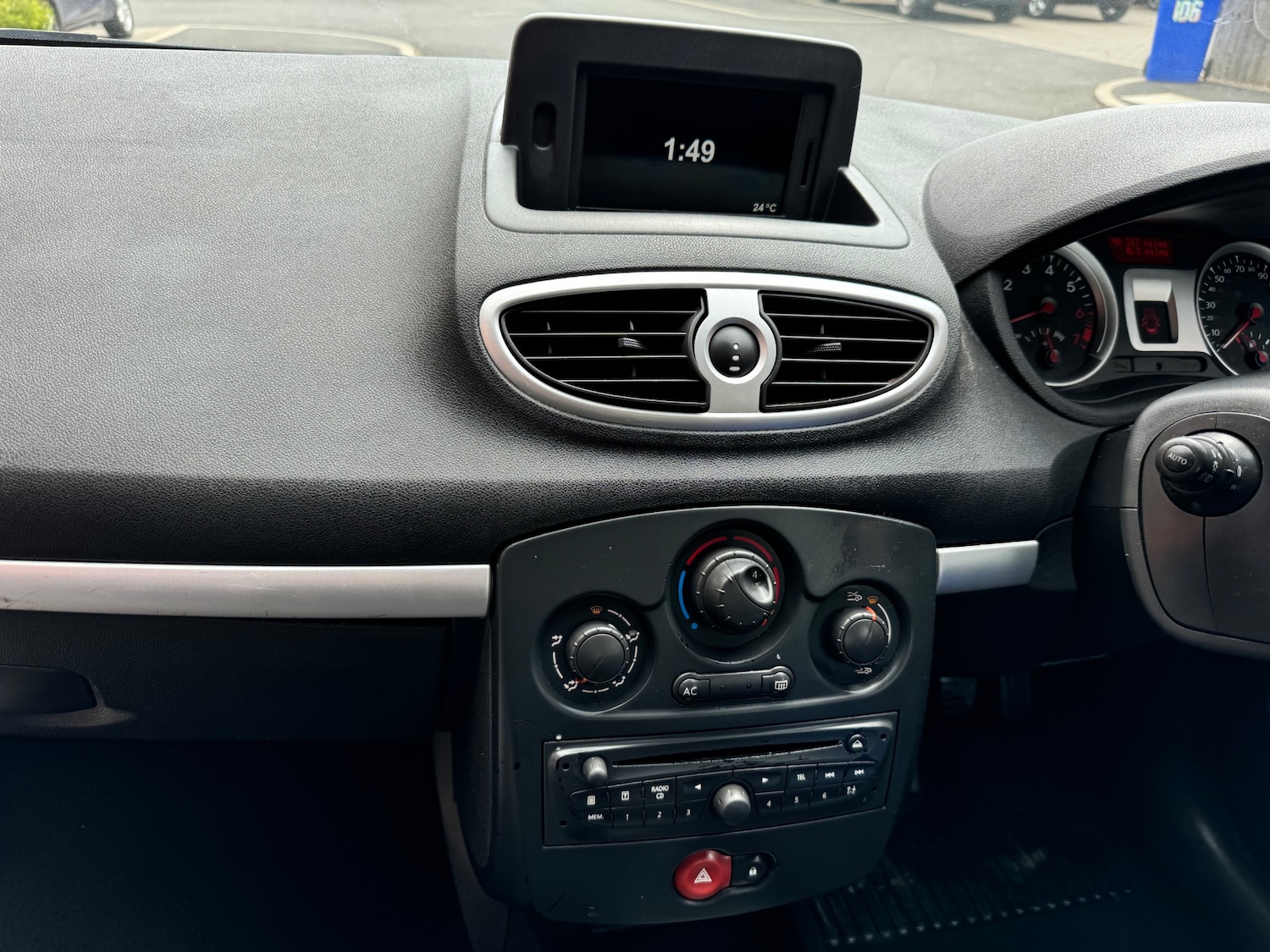 Used Renault Clio 2011 for sale - 76696258: Photo 6