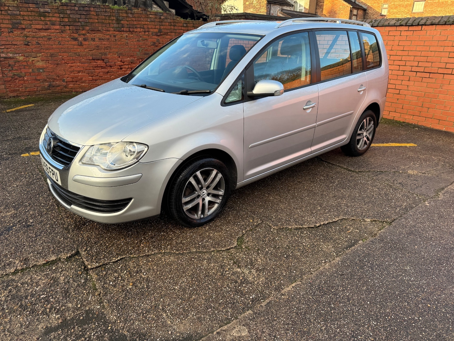 Used Volkswagen Touran 2009 for sale - 77450610: Photo 14