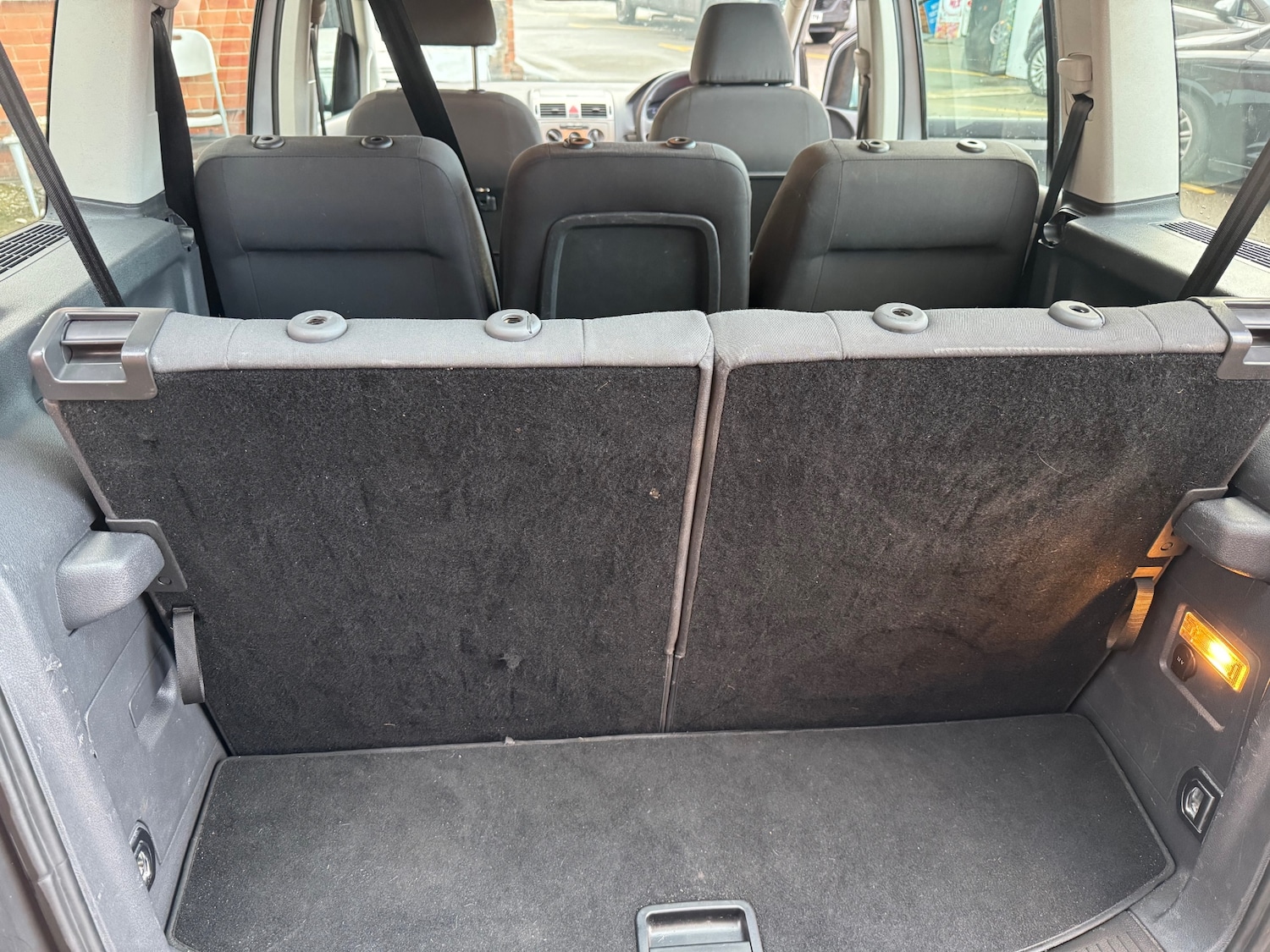 Used Volkswagen Touran 2009 for sale - 77450610: Photo 2