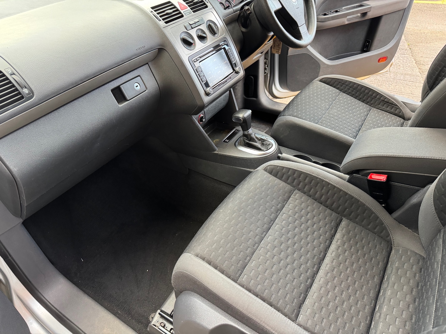 Used Volkswagen Touran 2009 for sale - 77450610: Photo 21