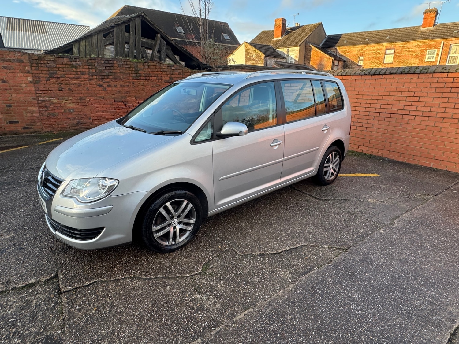 Used Volkswagen Touran 2009 for sale - 77450610: Photo 6