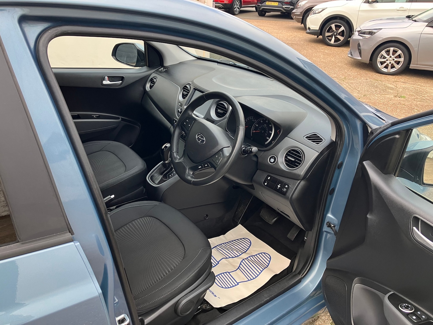 Used Hyundai i10 2018 for sale - 76526926: Photo 2