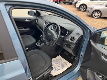 Used Hyundai i10 2018 for sale - 76526926: Photo