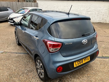 Used Hyundai i10 2018 for sale - 76526926: Photo