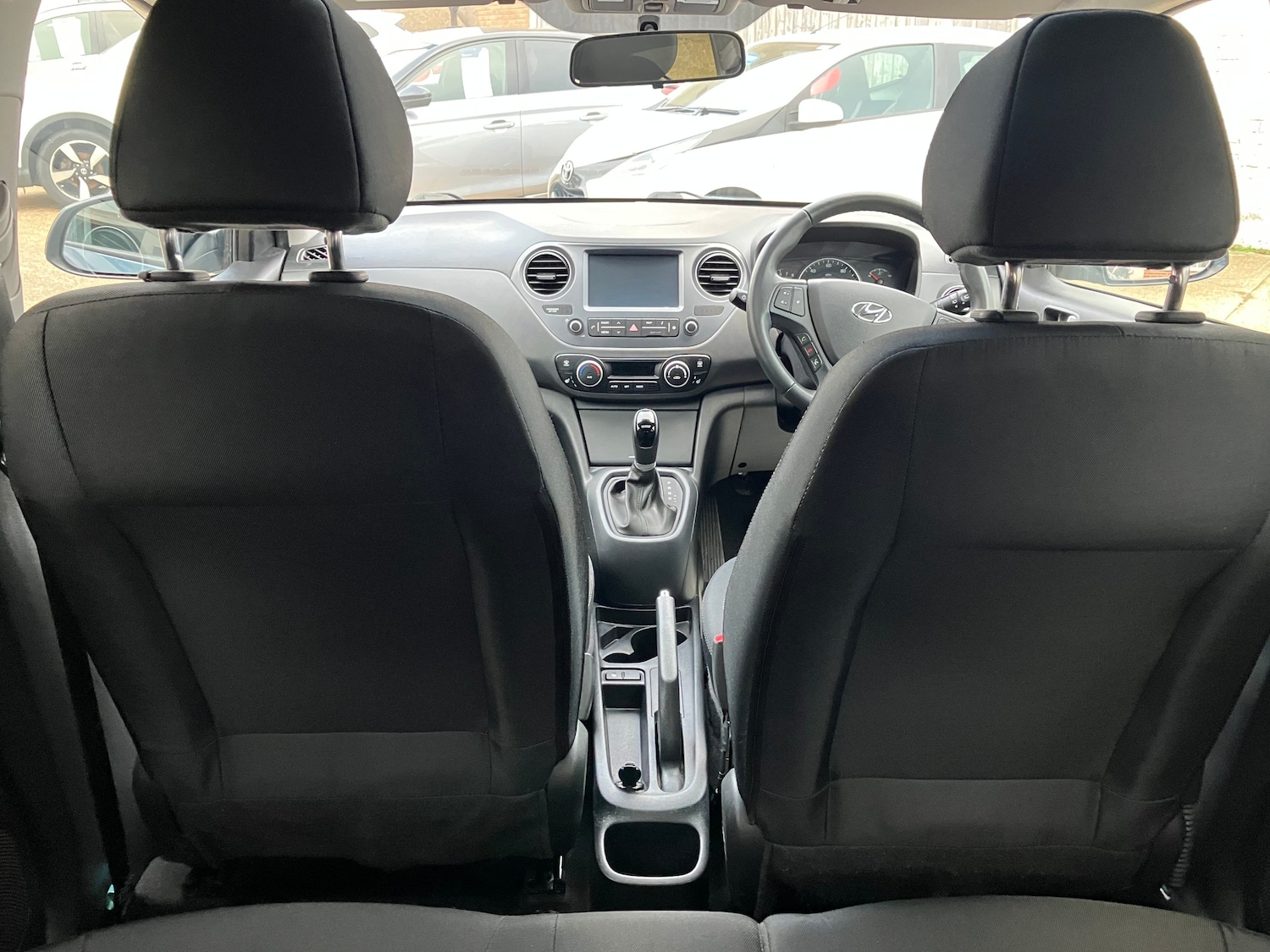 Used Hyundai i10 2018 for sale - 76526926: Photo 4
