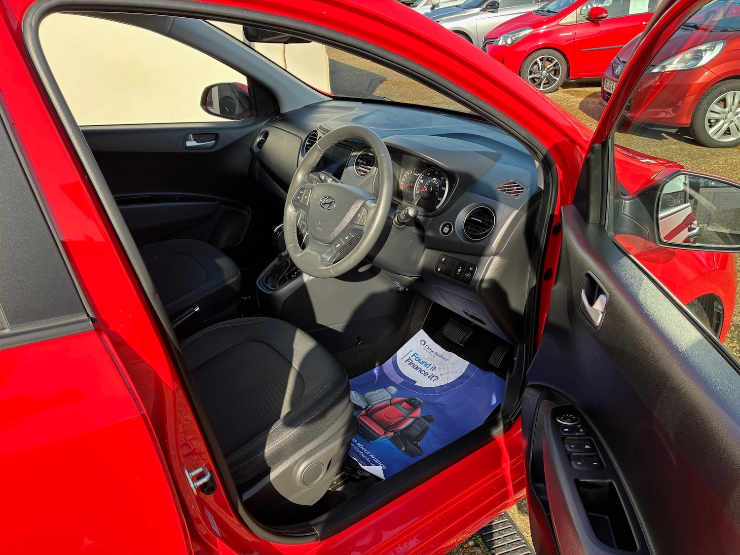 Used Hyundai i10 2018 for sale - 77662618: Photo 2