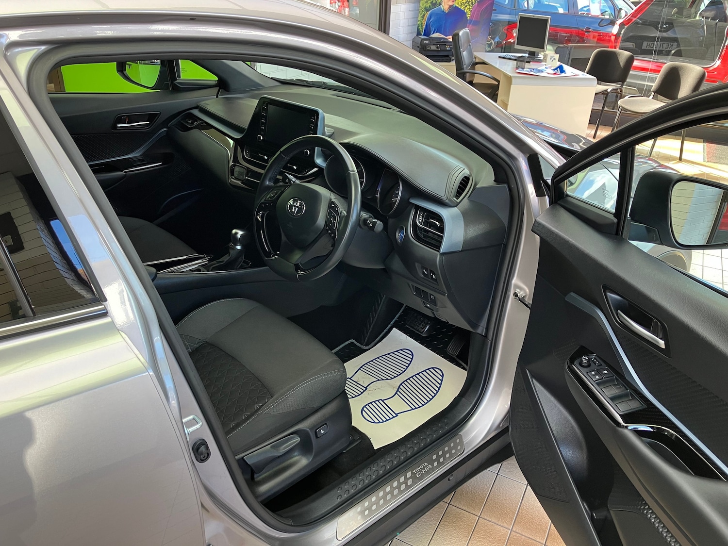 Used Toyota C-HR 2021 for sale - 76357789: Photo 2